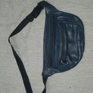 NovelT vintage leather fannypack